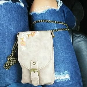 A small leather 👛 with a beautiful floral design